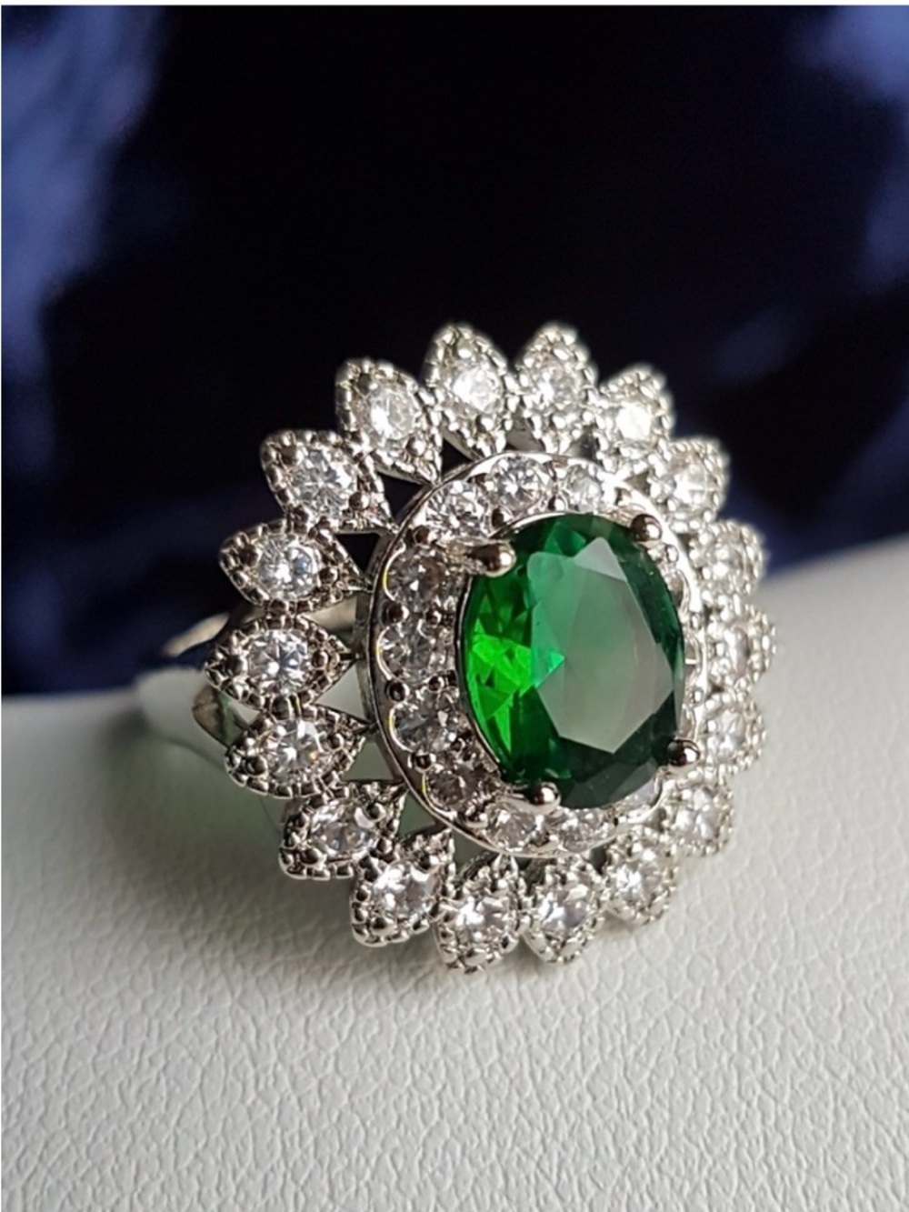 Swarovski Elements 925 Sterling Silver Emerald Green Flower Halo Ring NEW